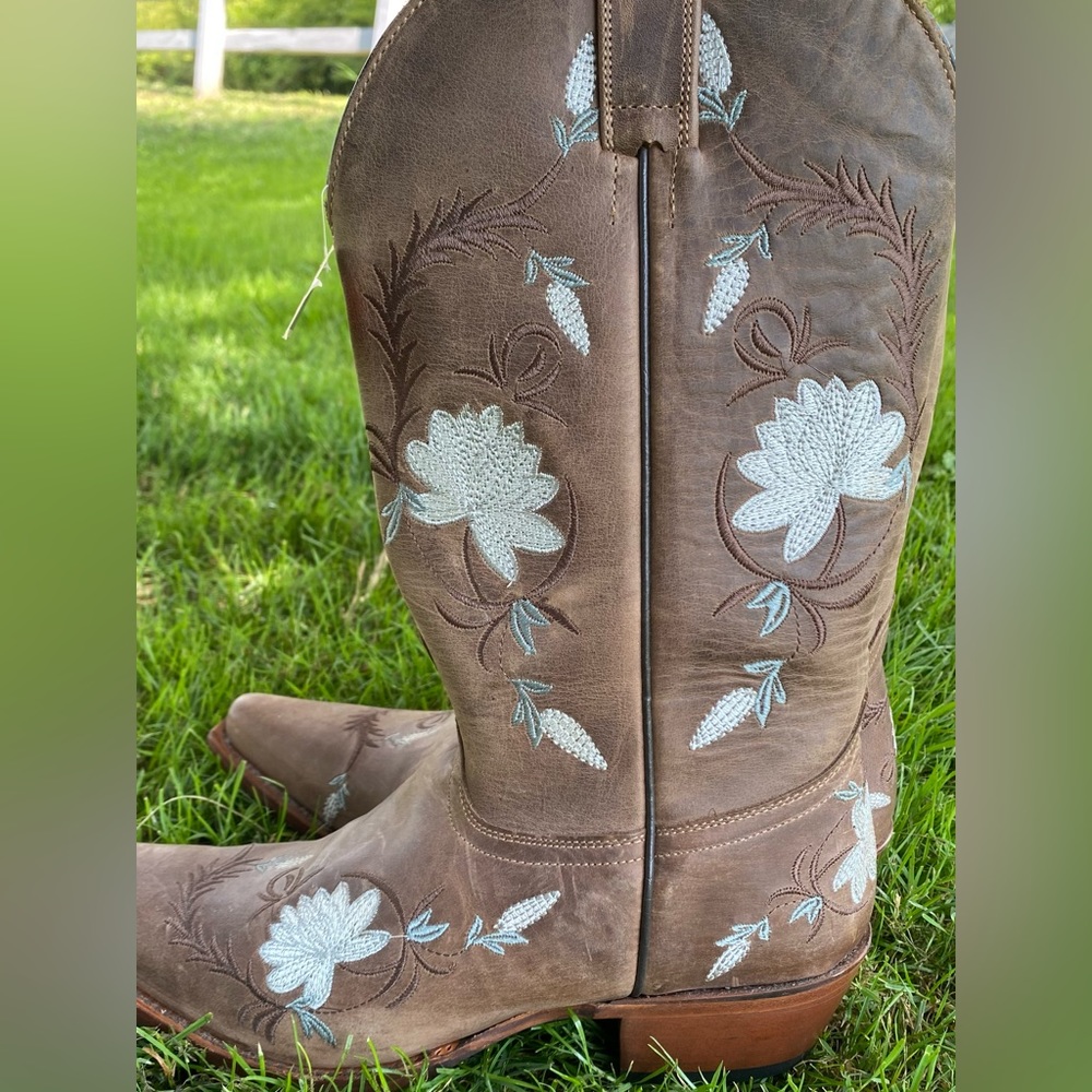 Shayanne Western Boots NWT!